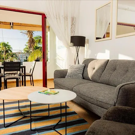 Modern And Spacious 3 Bedroom Apartment By The Beach